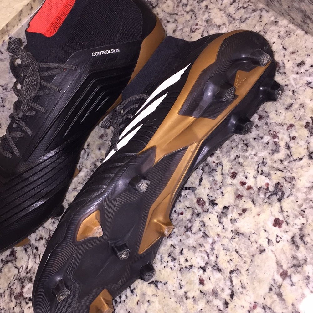 Men’s Soccer Cleats - Picture 2 of 5